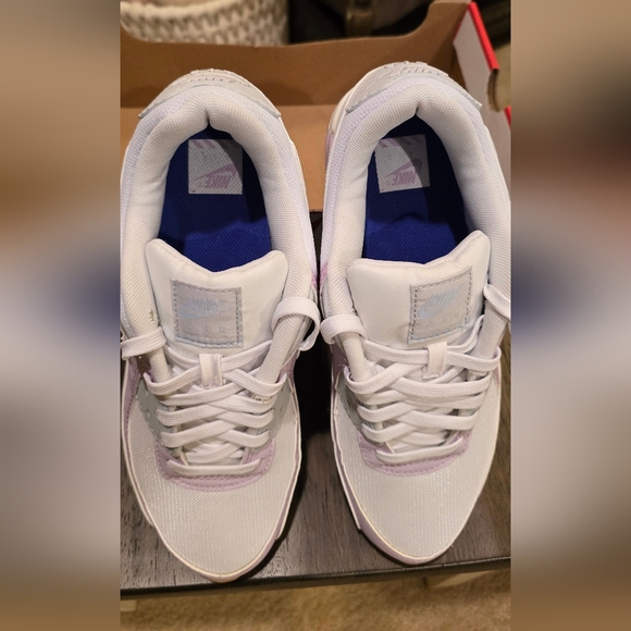 WOMEN'S NIKE AIR MAX 90 WHITE-LAPIS-DOLL PURE-PLATINUM SZ 10 [DX3316-100] - Picture 7 of 9